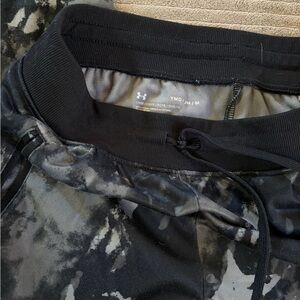 Under Armour Black and Gray Patterned Pants